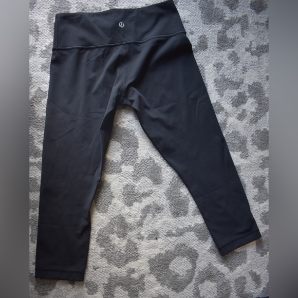 LULULEMON | women’s 20” capri leggings | size 4 - Picture 3 of 4